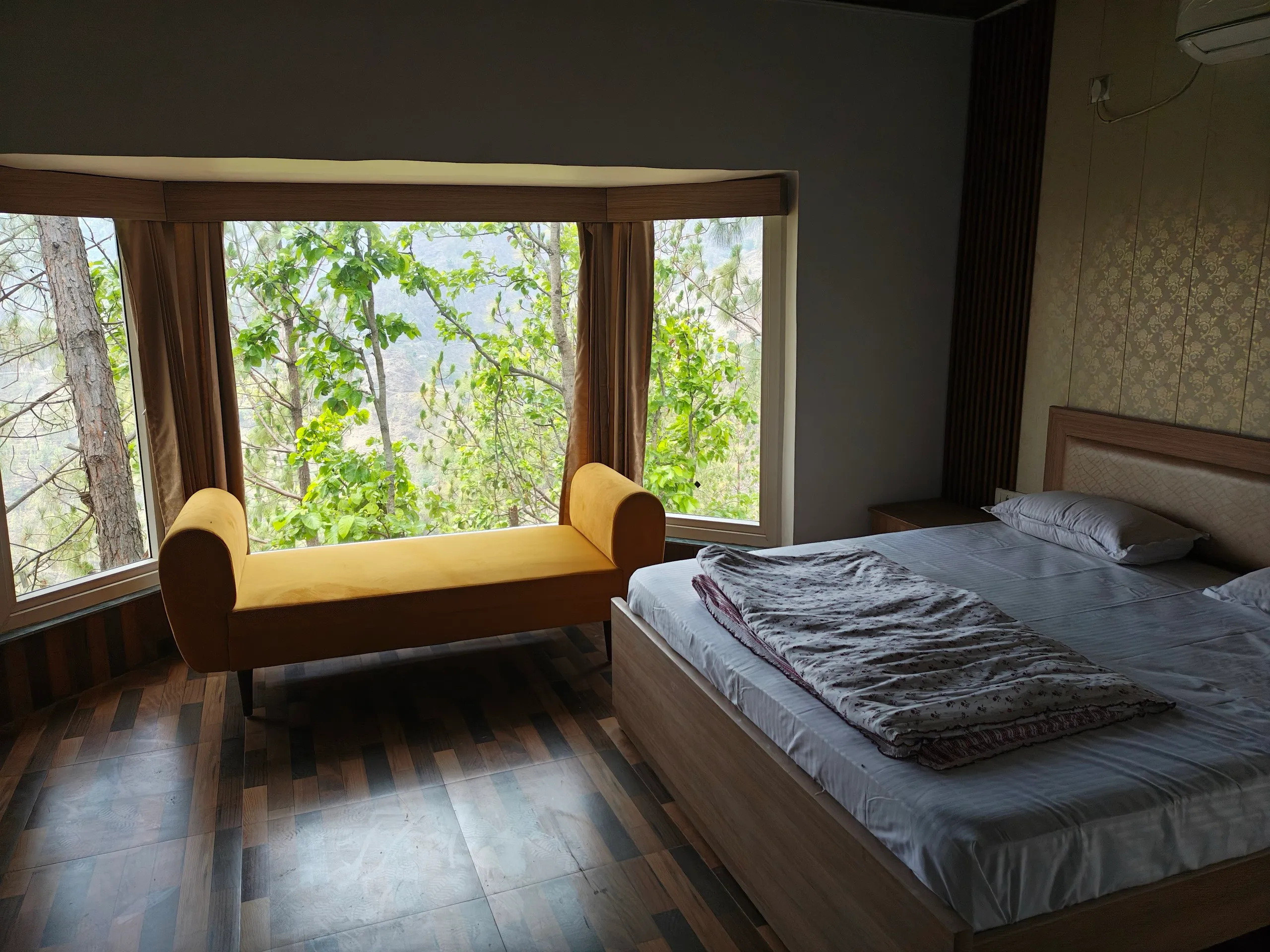 Bedroom with bay window and yellow bench